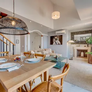  Lägenhet Elegant 2 Bdrm Penthouse With Bbq And Pools